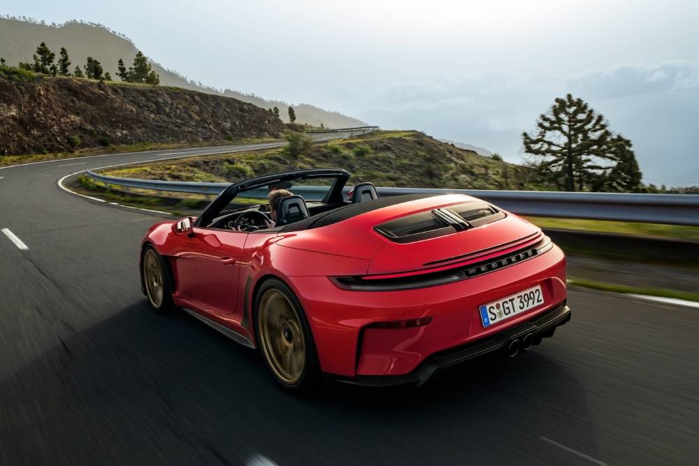 https://cdn.autogreeknews.gr/wp-content/uploads/2026/04/new-porsche-911-gt3-sc-12.jpg