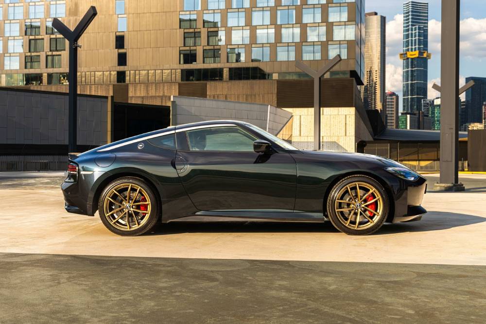 https://cdn.autogreeknews.gr/wp-content/uploads/2026/04/nissan-z-heritage-edition-7.jpg