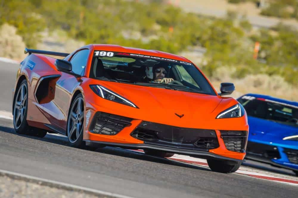 https://cdn.autogreeknews.gr/wp-content/uploads/2026/04/ron-fellows-driving-school-corvette-04.jpg
