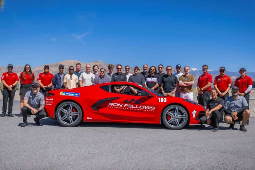 https://cdn.autogreeknews.gr/wp-content/uploads/2026/04/ron-fellows-driving-school-corvette.jpg