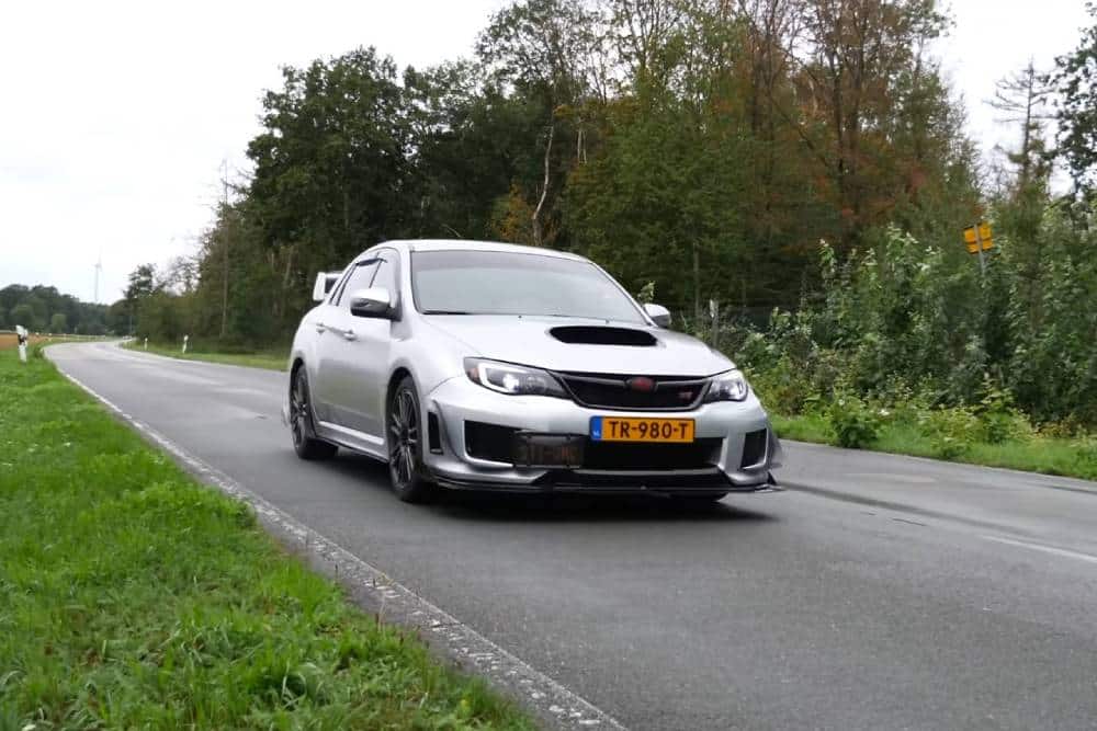 https://cdn.autogreeknews.gr/wp-content/uploads/2026/04/subaru-wrx-sti-flames-02.jpg