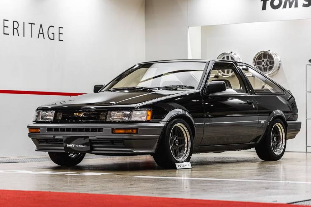 https://cdn.autogreeknews.gr/wp-content/uploads/2026/04/toms-heritage-ae86-02.jpg