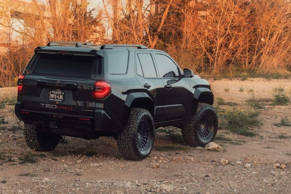 https://cdn.autogreeknews.gr/wp-content/uploads/2026/04/toyota-4runner-trd-pro-by-vossen-2.jpg
