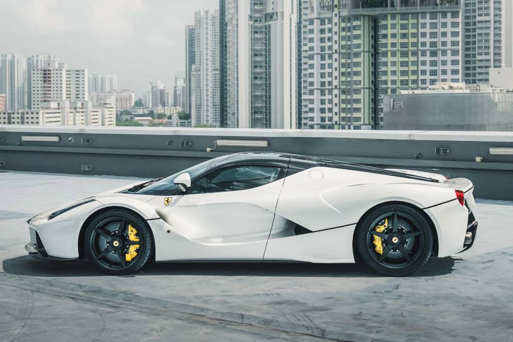 https://cdn.autogreeknews.gr/wp-content/uploads/2026/05/2015-ferrari-laferrari-1.jpg