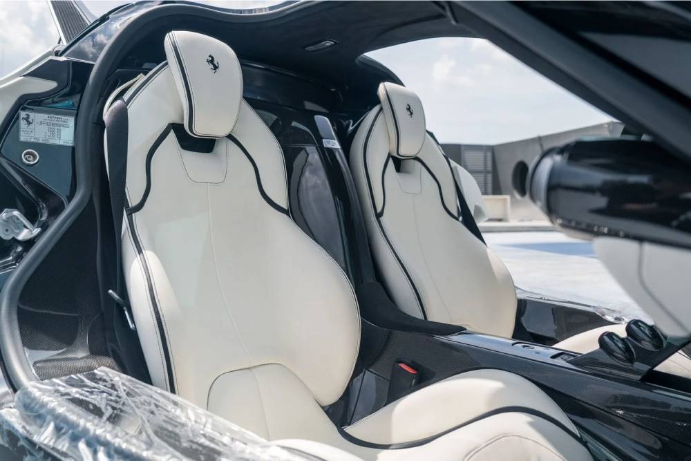 https://cdn.autogreeknews.gr/wp-content/uploads/2026/05/2015-ferrari-laferrari-10.jpg