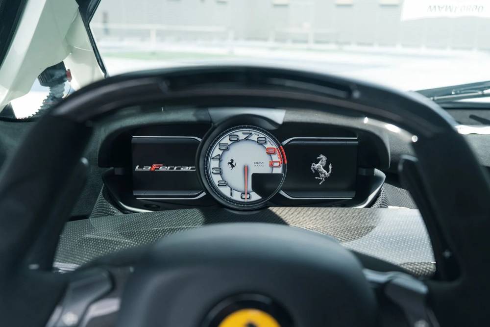 https://cdn.autogreeknews.gr/wp-content/uploads/2026/05/2015-ferrari-laferrari-13.jpg