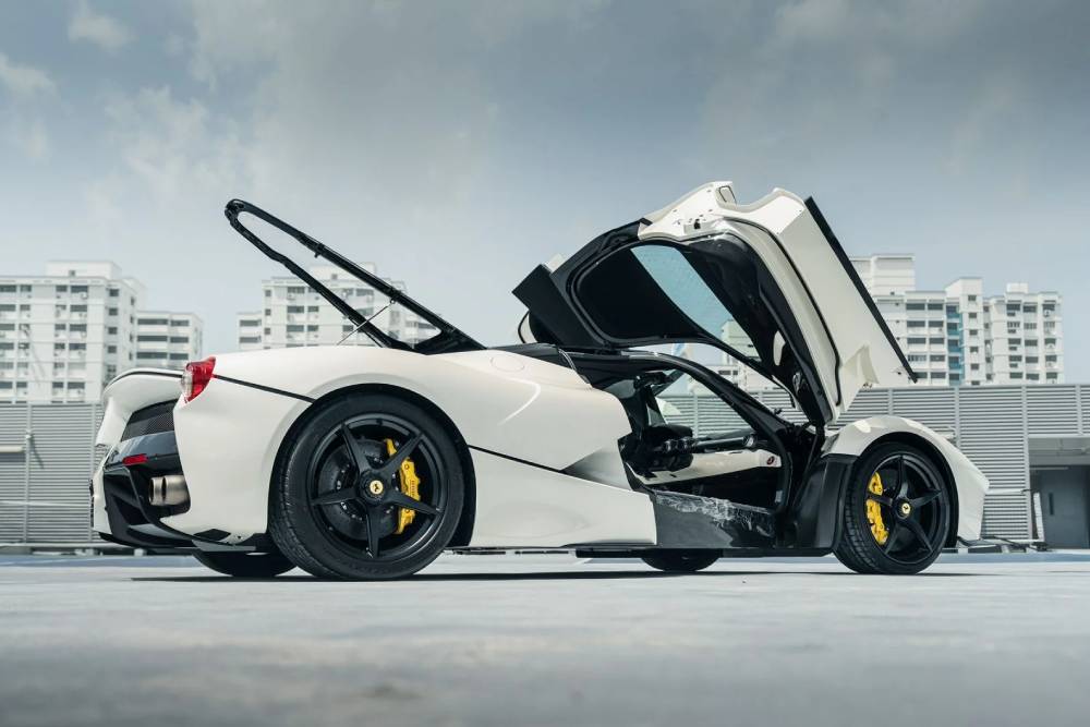 https://cdn.autogreeknews.gr/wp-content/uploads/2026/05/2015-ferrari-laferrari-3.jpg