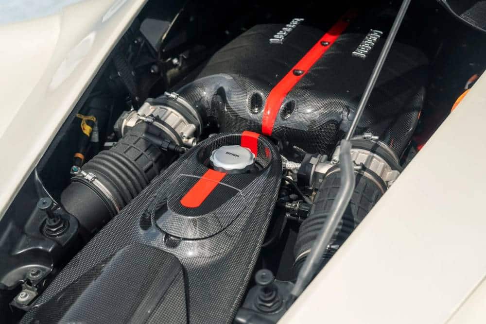 https://cdn.autogreeknews.gr/wp-content/uploads/2026/05/2015-ferrari-laferrari-6.jpg