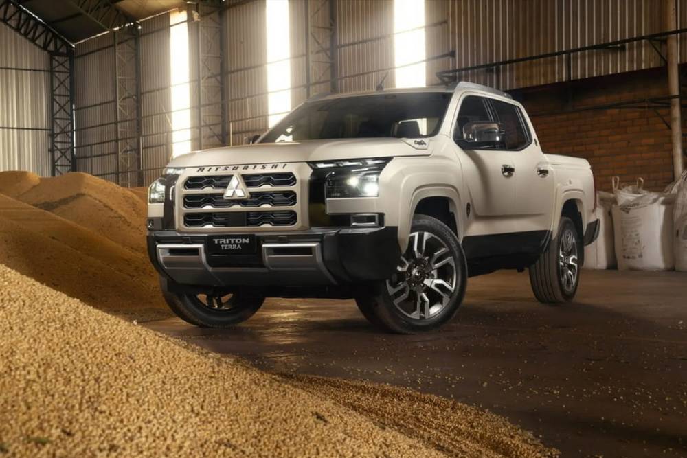 https://cdn.autogreeknews.gr/wp-content/uploads/2026/05/2027-Mitsubishi-Triton-Terra-Brazil-3-2048x1366-1.jpg