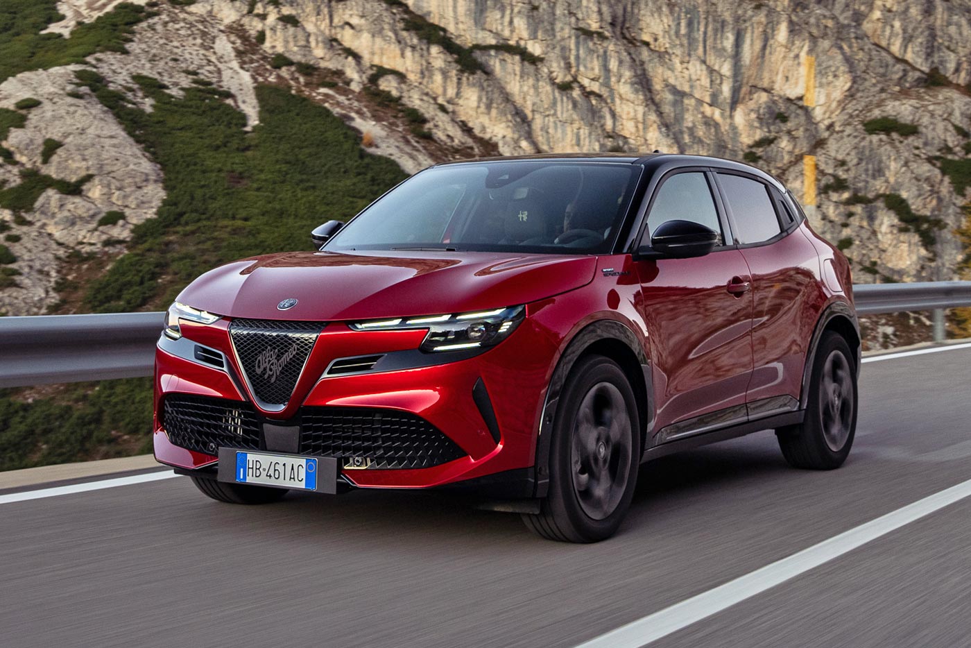 https://cdn.autogreeknews.gr/wp-content/uploads/2026/05/Alfa-Romeo-Junior-SPORT-SPECIALE-1.jpg