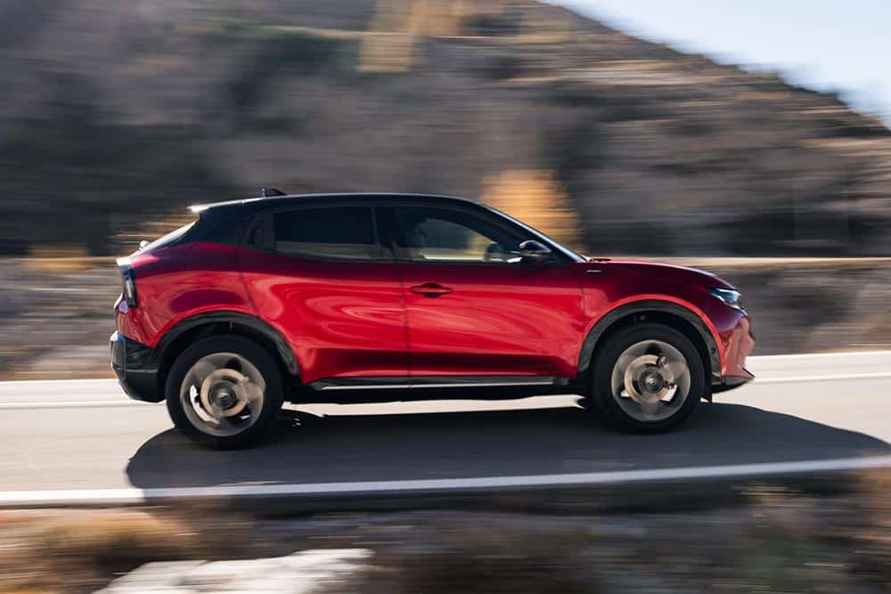 https://cdn.autogreeknews.gr/wp-content/uploads/2026/05/Alfa-Romeo-Junior-SPORT-SPECIALE-2.jpg