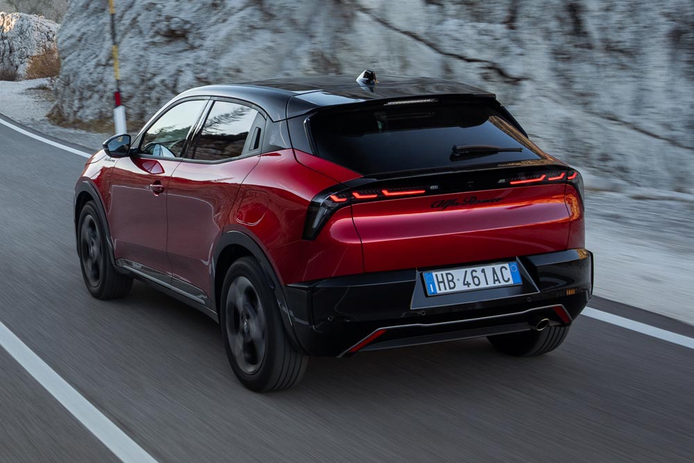 https://cdn.autogreeknews.gr/wp-content/uploads/2026/05/Alfa-Romeo-Junior-SPORT-SPECIALE-3.jpg