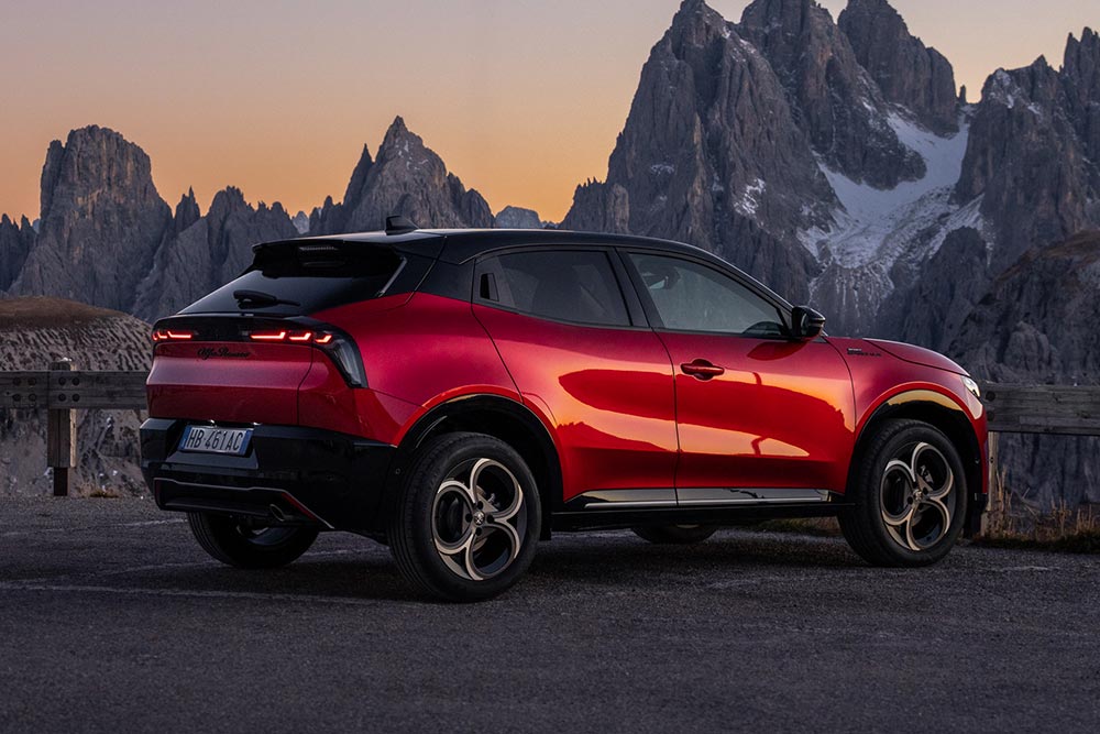 https://cdn.autogreeknews.gr/wp-content/uploads/2026/05/Alfa-Romeo-Junior-SPORT-SPECIALE-6.jpg