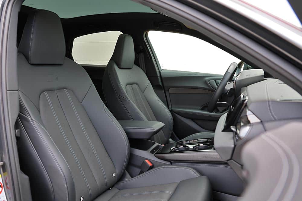 https://cdn.autogreeknews.gr/wp-content/uploads/2026/05/Audi-A5-Sedan-S-line-e-hybrid-quattro-S-tronic-367-hp-interior-1.jpg