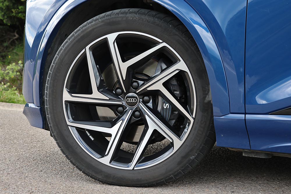 https://cdn.autogreeknews.gr/wp-content/uploads/2026/05/Audi-SQ6-SUV-e-tron-10-1.jpg