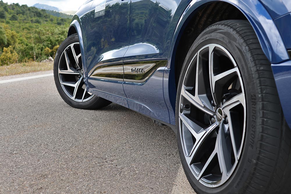 https://cdn.autogreeknews.gr/wp-content/uploads/2026/05/Audi-SQ6-SUV-e-tron-9-1.jpg