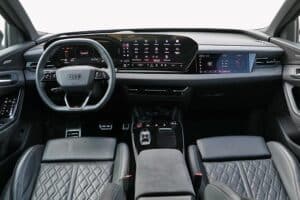 Audi SQ6 SUV e-tron interior (1)
