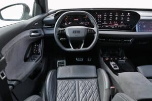 Audi SQ6 SUV e-tron interior (2)