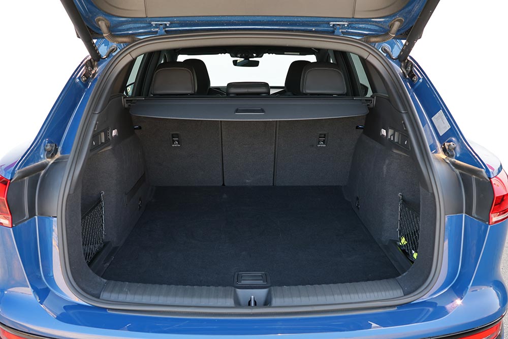 https://cdn.autogreeknews.gr/wp-content/uploads/2026/05/Audi-SQ6-SUV-e-tron-interior-20.jpg