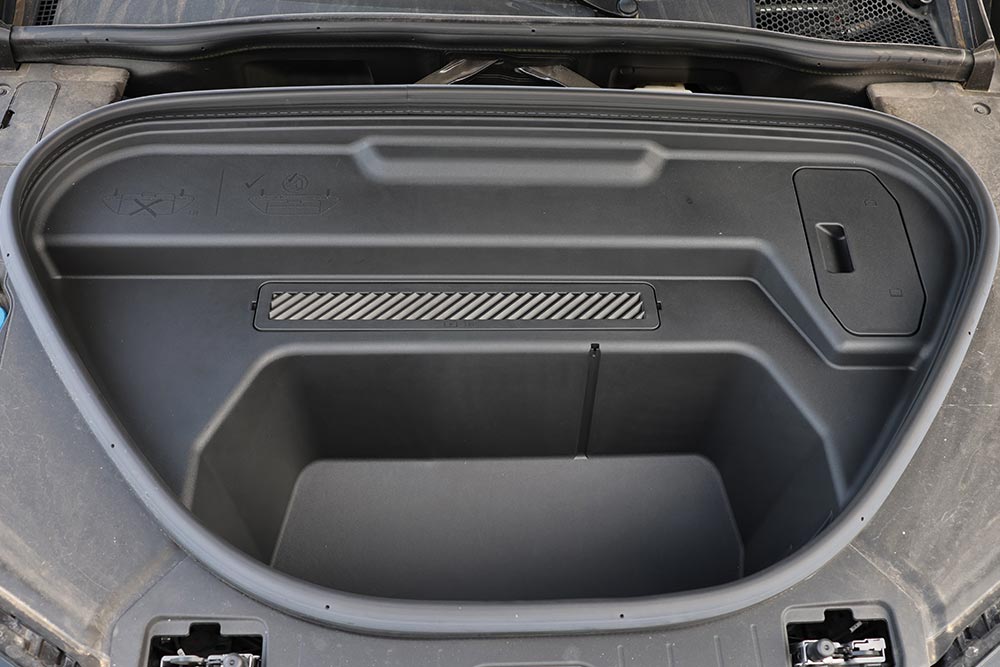 https://cdn.autogreeknews.gr/wp-content/uploads/2026/05/Audi-SQ6-SUV-e-tron-interior-23.jpg