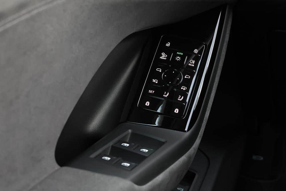 https://cdn.autogreeknews.gr/wp-content/uploads/2026/05/Audi-SQ6-SUV-e-tron-interior-4.jpg