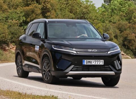 «Πολυμήχανο» και οικονομικό SUV το BYD ATTO 2 DM-i
