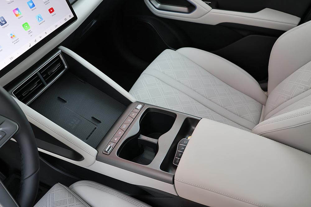 https://cdn.autogreeknews.gr/wp-content/uploads/2026/05/BYD-ATTO-2-DM-i-24.jpg