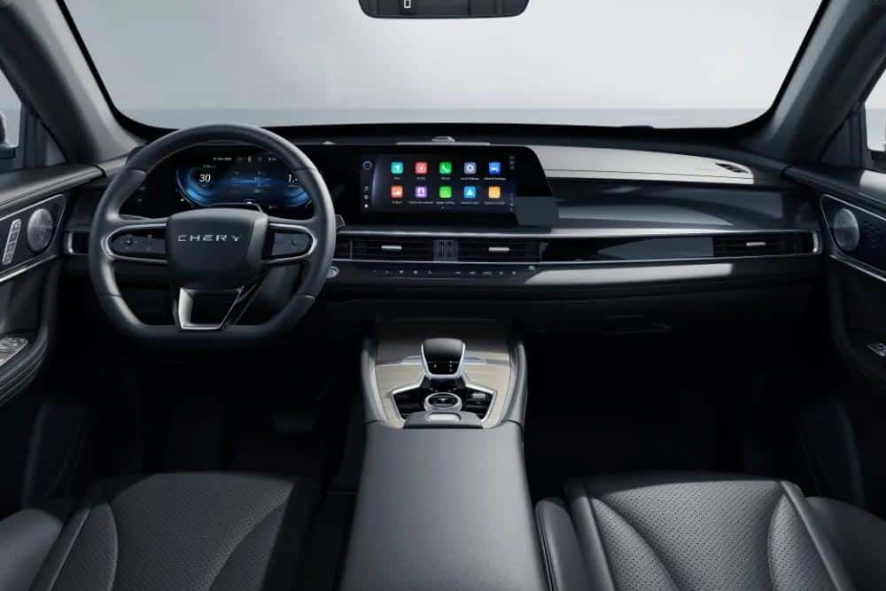 https://cdn.autogreeknews.gr/wp-content/uploads/2026/05/Chery-Tiggo-7-HEV-interior.jpg