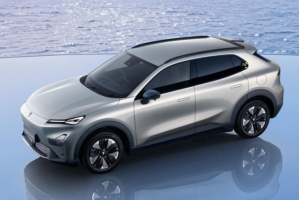 https://cdn.autogreeknews.gr/wp-content/uploads/2026/05/Deepal-S05-PHEV-exterior-silver.jpg