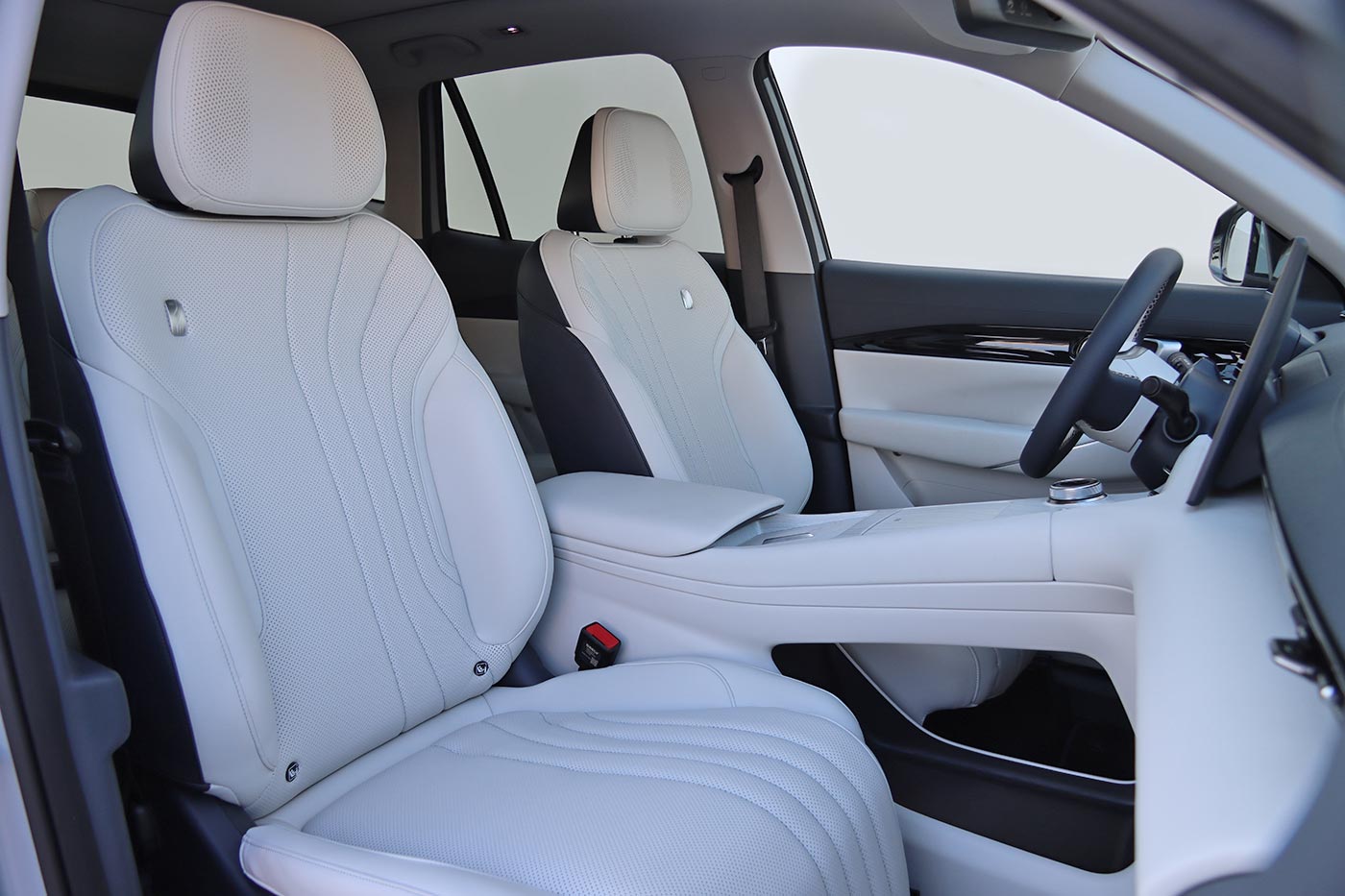 https://cdn.autogreeknews.gr/wp-content/uploads/2026/05/Geely-EX5-interior.jpg