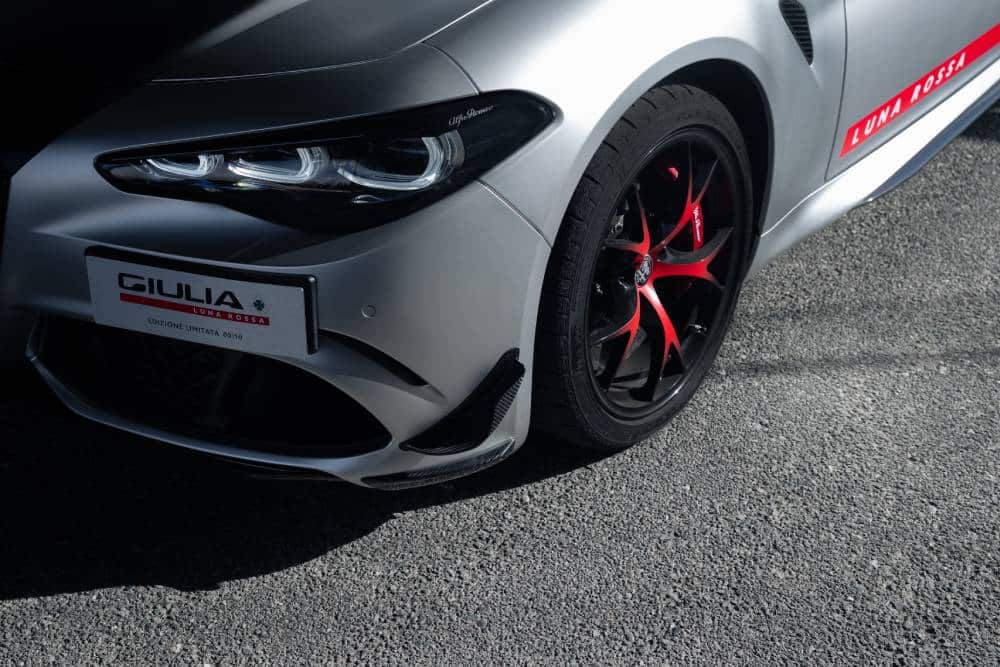 https://cdn.autogreeknews.gr/wp-content/uploads/2026/05/GiuliaQuadrifoglioLunaRossa-10-1.jpg