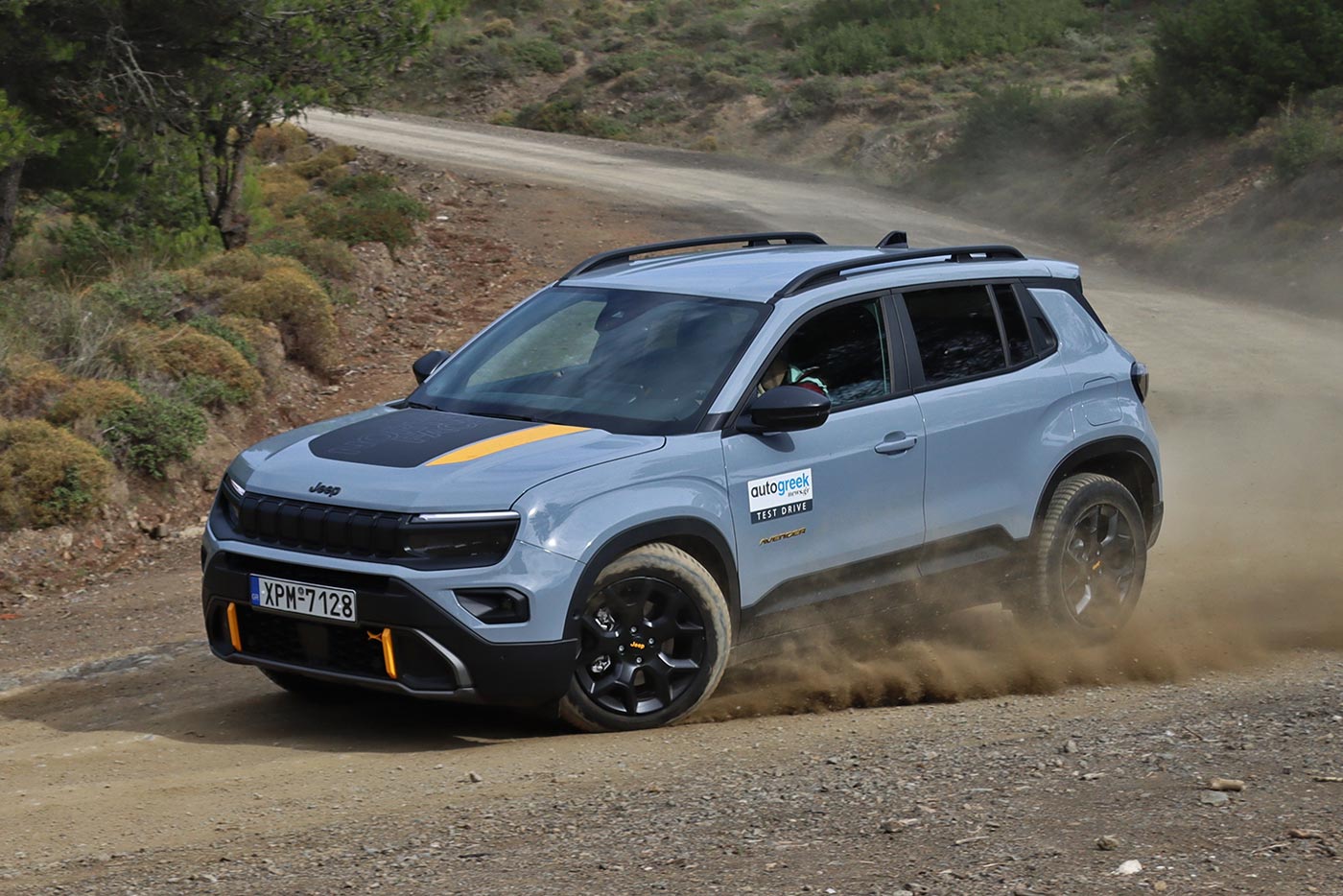 https://cdn.autogreeknews.gr/wp-content/uploads/2026/05/Jeep-Avenger-4xe.jpg