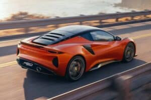 Νέα Lotus Emira 420 Sport διαλύει τα τετρακύλινδρα ρεκόρ