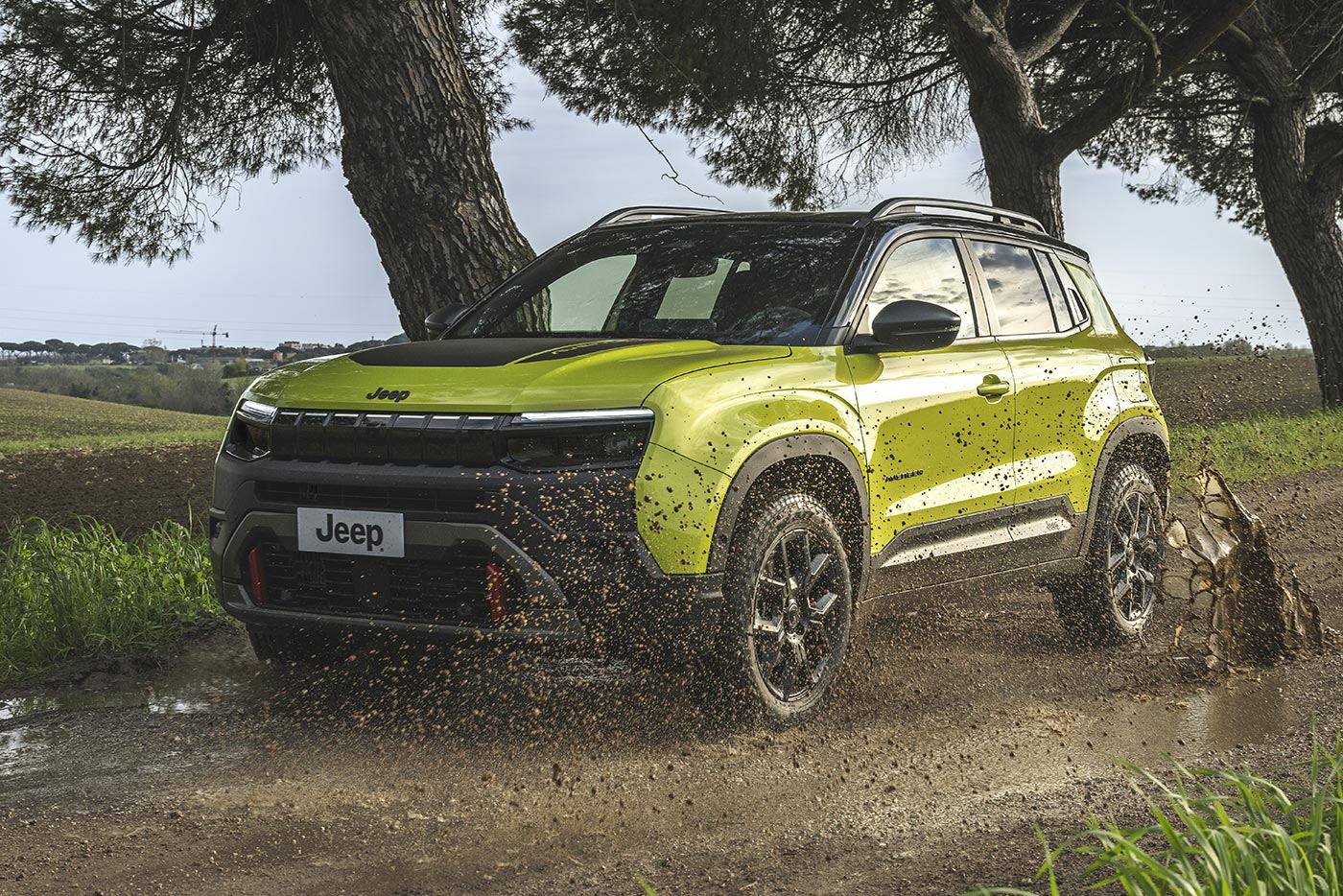 https://cdn.autogreeknews.gr/wp-content/uploads/2026/05/New-Jeep-Avenger-4xe-1.jpg