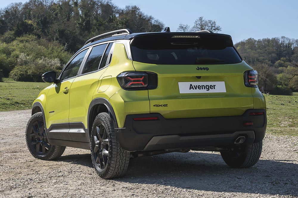 https://cdn.autogreeknews.gr/wp-content/uploads/2026/05/New-Jeep-Avenger-4xe-2.jpg