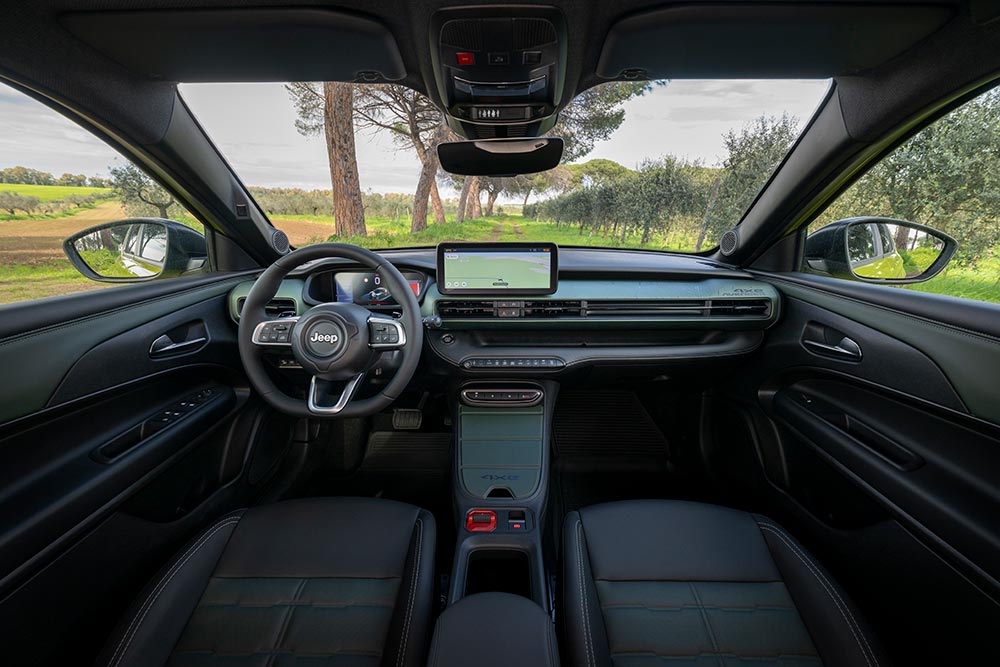 https://cdn.autogreeknews.gr/wp-content/uploads/2026/05/New-Jeep-Avenger-4xe-3.jpg
