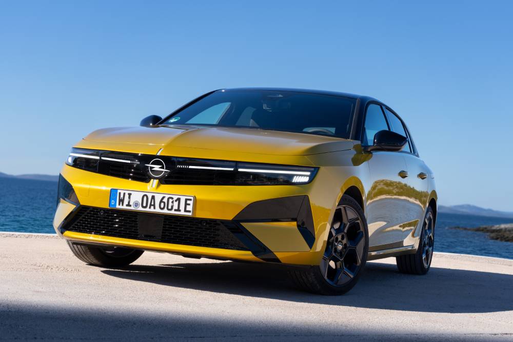 https://cdn.autogreeknews.gr/wp-content/uploads/2026/05/OpelAstraPlug-in-Hybrid-3-1.jpg