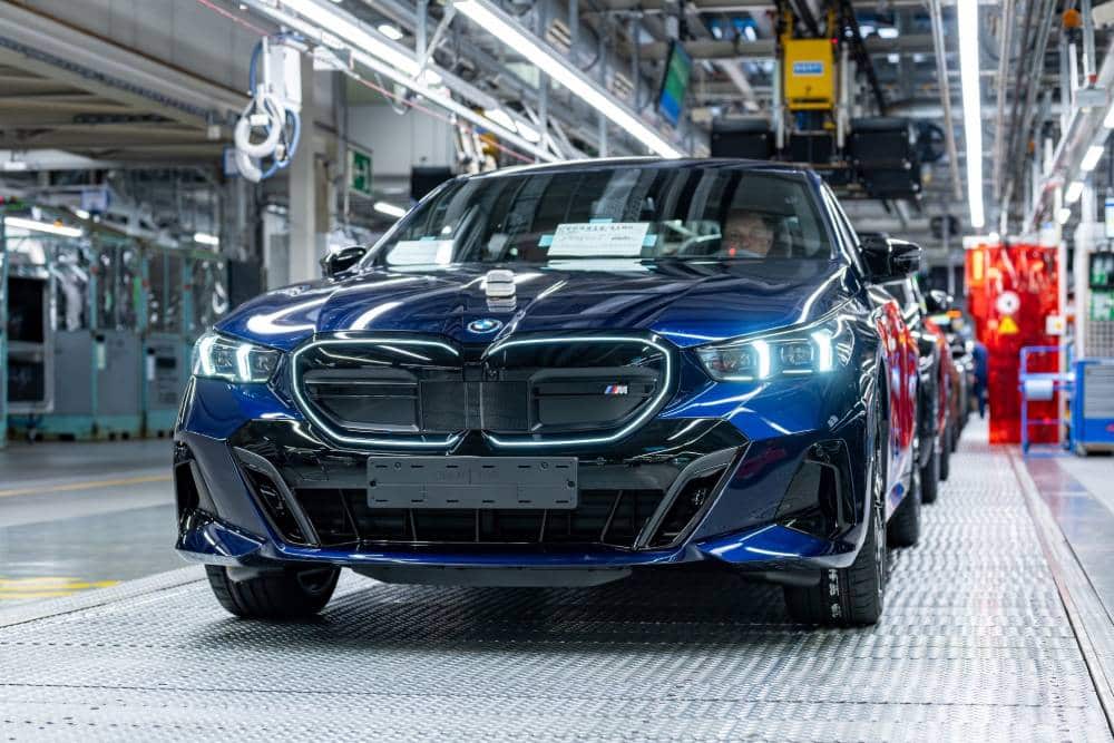 https://cdn.autogreeknews.gr/wp-content/uploads/2026/05/P90639531_lowRes_the-bmw-group-s-two-1.jpg