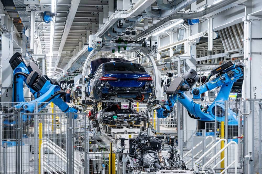 https://cdn.autogreeknews.gr/wp-content/uploads/2026/05/P90639536_lowRes_the-bmw-group-s-two-1.jpg