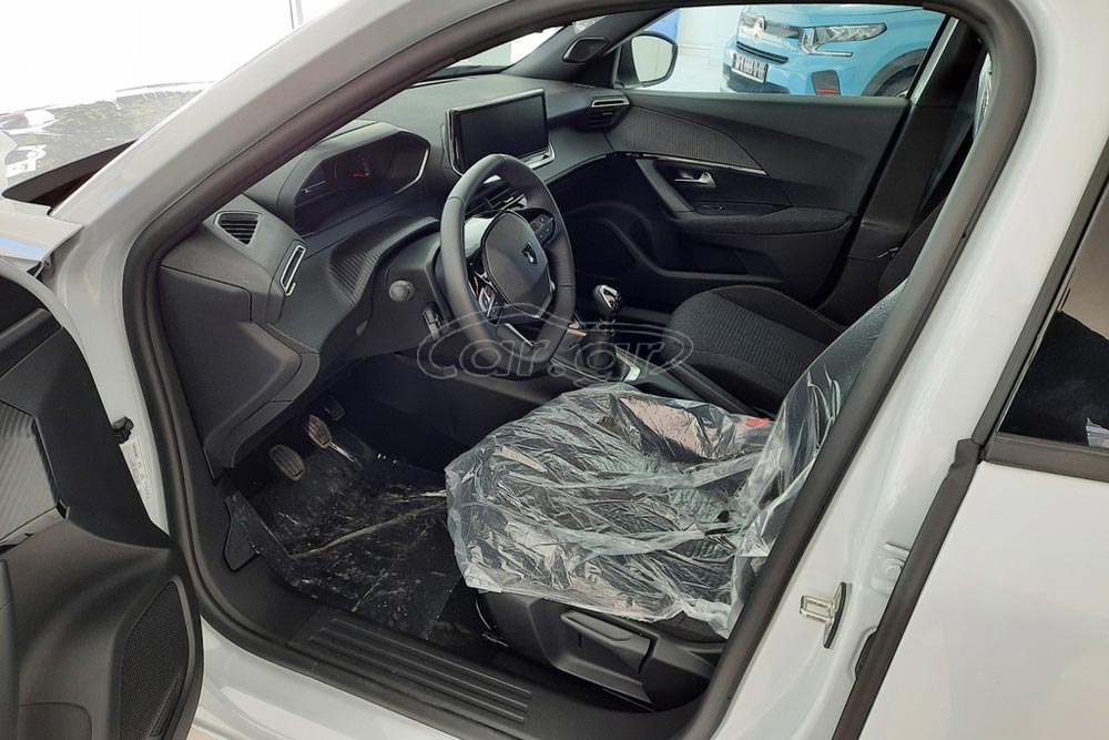 https://cdn.autogreeknews.gr/wp-content/uploads/2026/05/Peugeot-2008-2025-12-100hp-STYLE-5.jpg