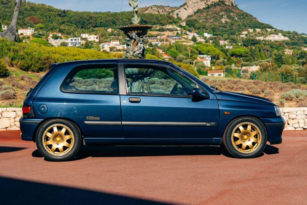 https://cdn.autogreeknews.gr/wp-content/uploads/2026/05/Renault_Clio_Williams_Phase_2_1995_for_sale-12.jpg
