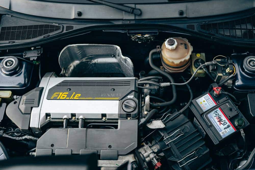 https://cdn.autogreeknews.gr/wp-content/uploads/2026/05/Renault_Clio_Williams_Phase_2_1995_for_sale-2.jpg