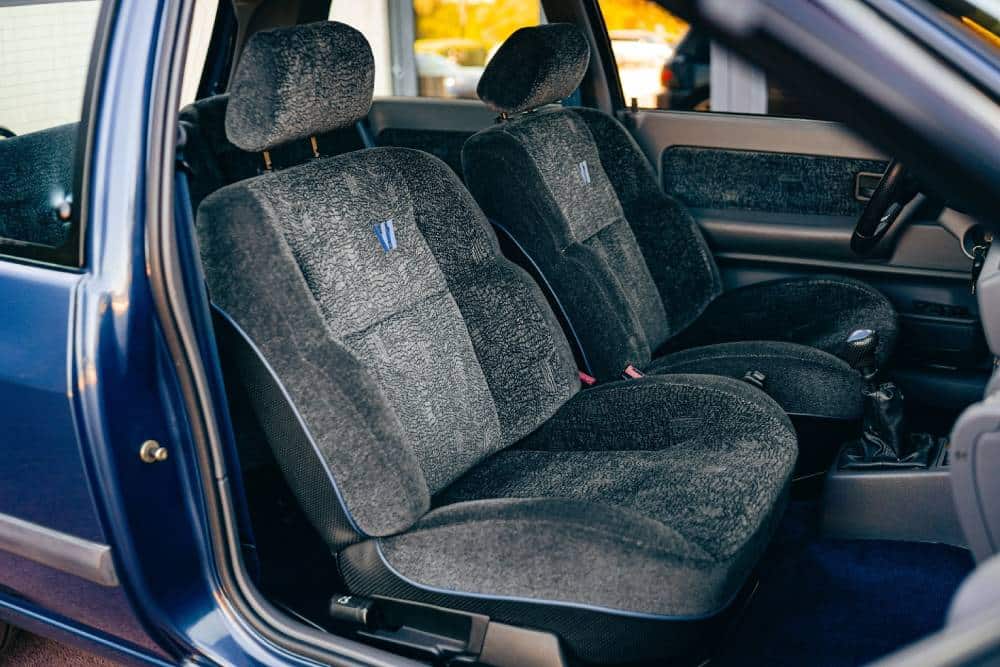 https://cdn.autogreeknews.gr/wp-content/uploads/2026/05/Renault_Clio_Williams_Phase_2_1995_for_sale-4.jpg