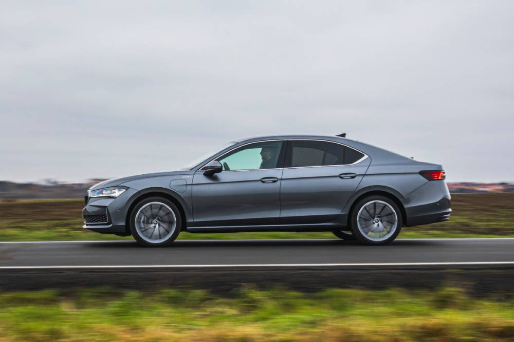 https://cdn.autogreeknews.gr/wp-content/uploads/2026/05/Skoda-Superb-iV-_207_061b4c5c.jpg