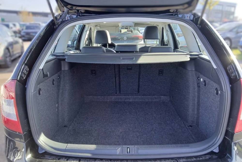 https://cdn.autogreeknews.gr/wp-content/uploads/2026/05/Skoda_Octavia_Combi_16_TDI_2013_for_sale-2.jpg