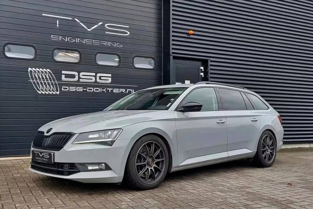 https://cdn.autogreeknews.gr/wp-content/uploads/2026/05/Skoda_Superb_Combi_20_TSI_4x4_2017_570_hp-10.jpg