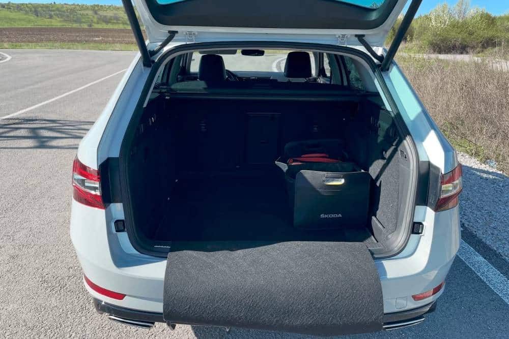 https://cdn.autogreeknews.gr/wp-content/uploads/2026/05/Skoda_Superb_Combi_20_TSI_4x4_2017_570_hp-6.jpg