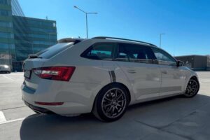 Skoda Superb Combi 570 HP είναι ο πιο «ζωηρός» οικογενειάρχης