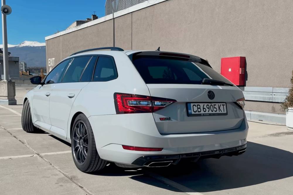 https://cdn.autogreeknews.gr/wp-content/uploads/2026/05/Skoda_Superb_Combi_20_TSI_4x4_2017_570_hp-8.jpg