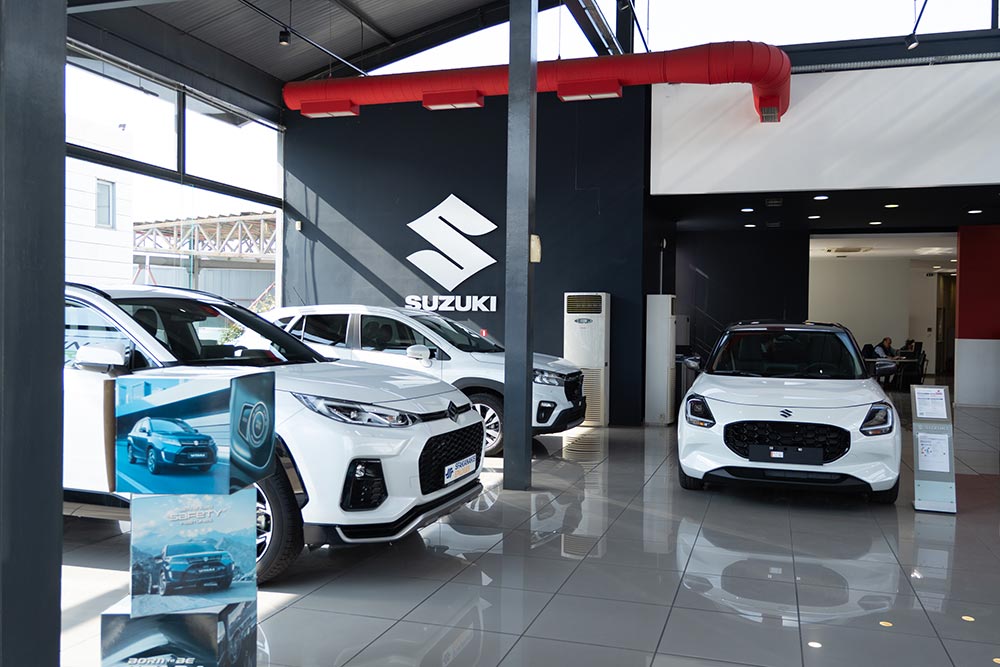 https://cdn.autogreeknews.gr/wp-content/uploads/2026/05/Suzuki-Sfakianakis-1-1.jpg